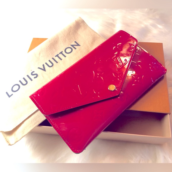 Louis Vuitton Handbags - Louis Vuitton Hot Pink Vernis Clutch